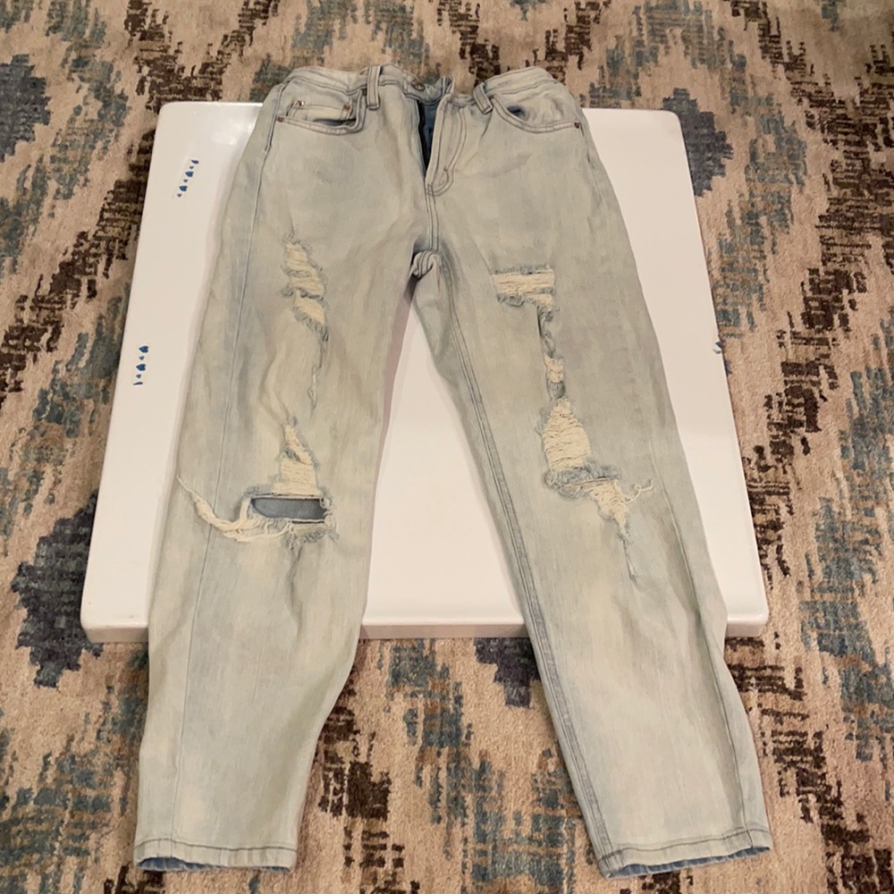 Ripped baggy jeans